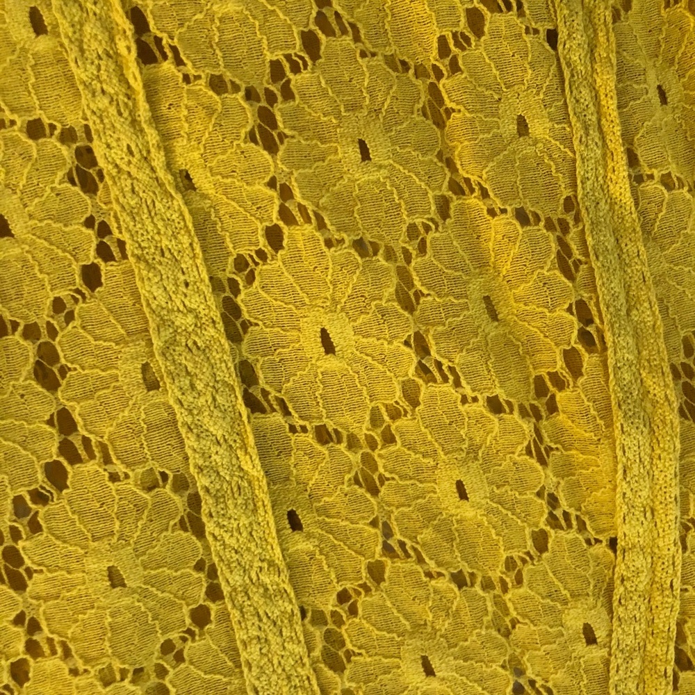 🌻Lace Top🌻 - Picture 3 of 4